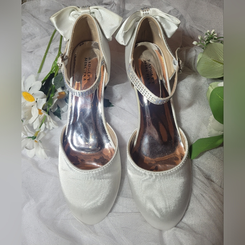 2/$30 BADGLEY & MISCHKA KIDS SHOES SIZE 4 Worn once...